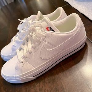 Women’s Nike sneakers. Size 8.5.